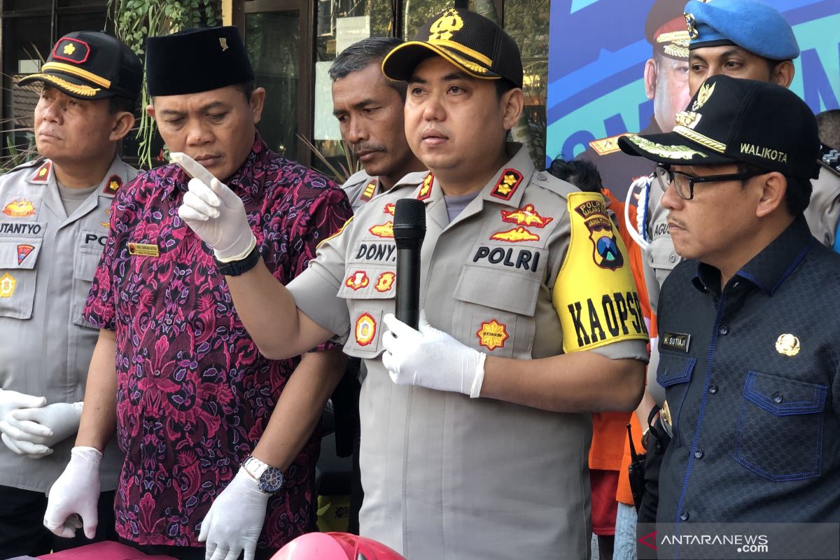 Diduga konsumsi miras oplosan tiga orang tewas dan sembilan masuk Rumah Sakit