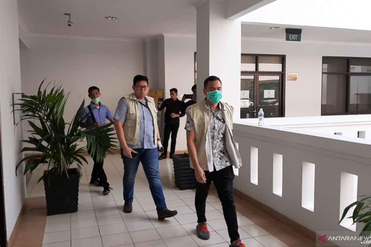 KPK Geledah Kantor Dinas Pariwisata Provinsi Kepri