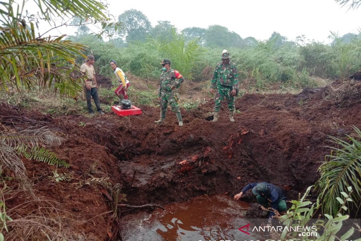 Karhutla Riau - Terkendala persediaan air, ini yang dilakukan Satgas