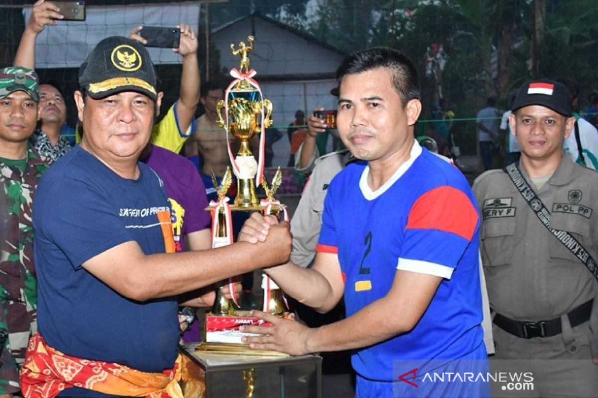 Tim Nasdem HST menangi final Turnamen Volly Telaga Langsat Cup