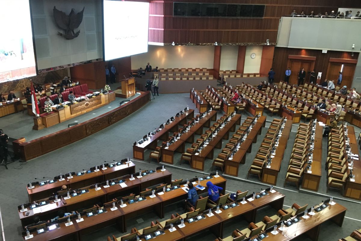 Fraksi Gerindra susupi catatan ke meja pimpinan sidang paripurna 9