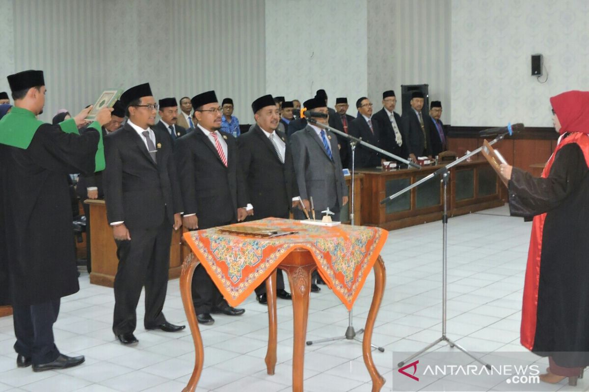 Empat Pimpinan DPRD Situbondo dilantik