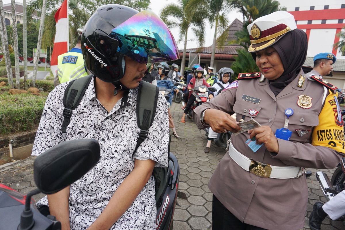 Polresta Pontianak keluarkan 300 tilang-teguran sepanjang Operasi Patuh Kapuas 2019