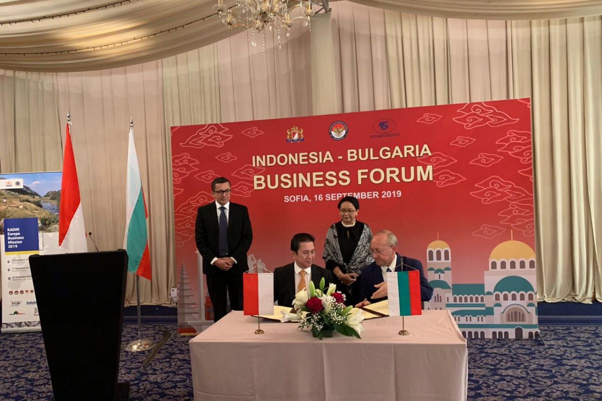 Indonesian, Bulgarian chambers ink MoU to intensify trade