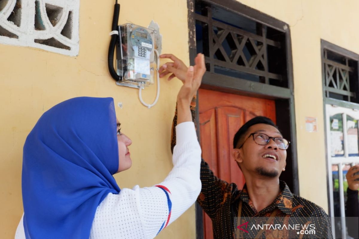 PLN aliri listrik dua desa di Kabupaten Luwu Utara