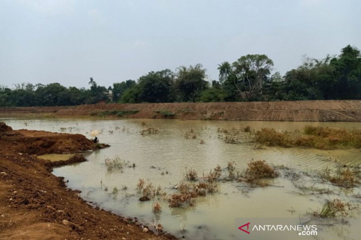 Jelang musim hujan, lima eksvator perdalam Waduk Pondok Ranggon