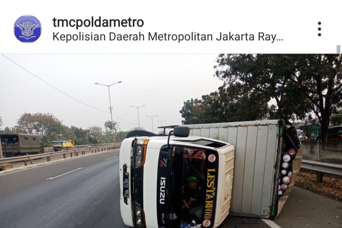 Sopir kurang konsentrasi, dua kecelakaan terjadi di Jakarta Selasa pagi