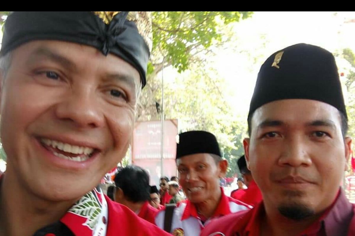 Dua bakal calon ambil formulir pendaftaran Bupati Lampung Timur lewat PDIP