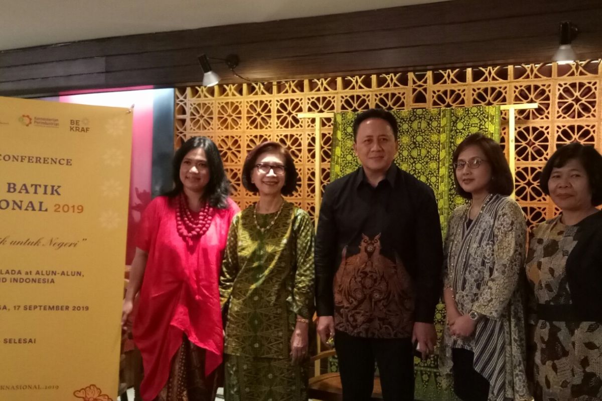 Hari Batik Nasional 2019 akan dirayakan di dua kota