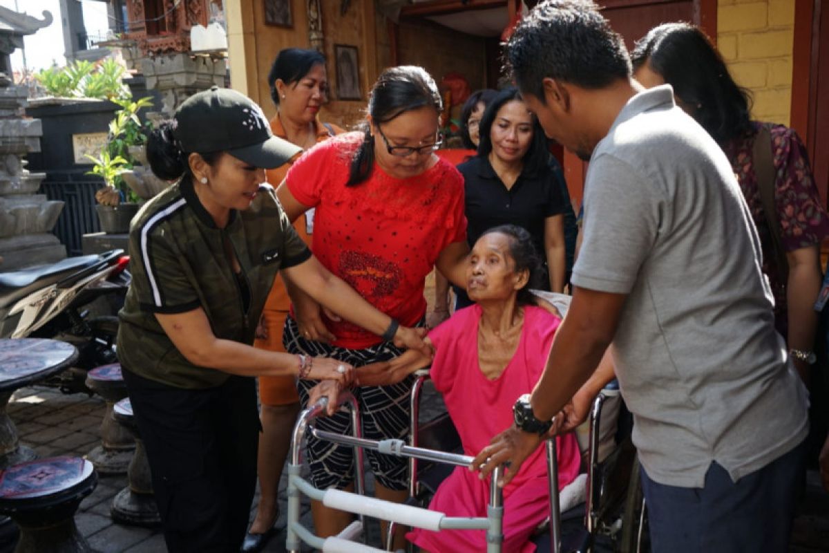 K3S Denpasar berikan alat bantu kesehatan penyandang disabilitas