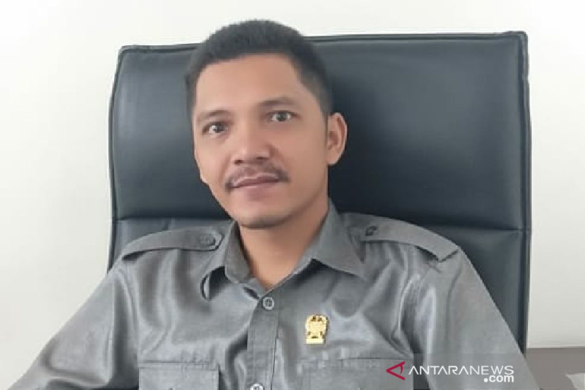 Resmi jadi anggota DPRD Medan, Erwin Siahaan tidak berhenti "ngojek"