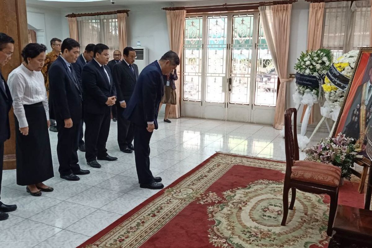 Ungkapan duka cita untuk B.J. Habibie di Kamboja