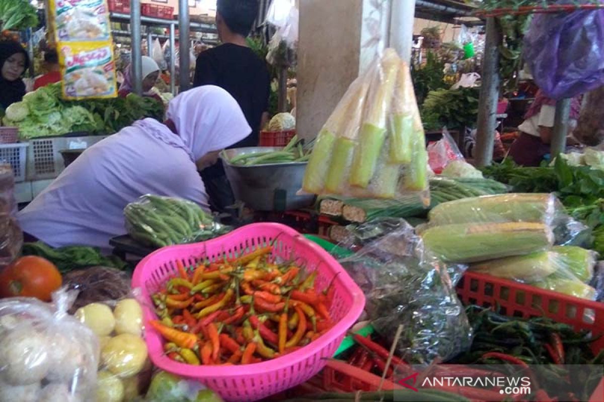 Harga cabai di pasar tradisional Purwokerto berangsur menurun