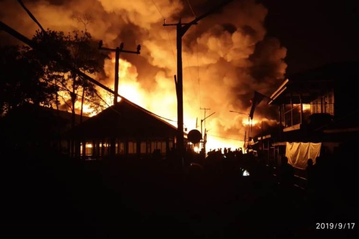 Kebakaran skala besar melanda kota Agats Asmat