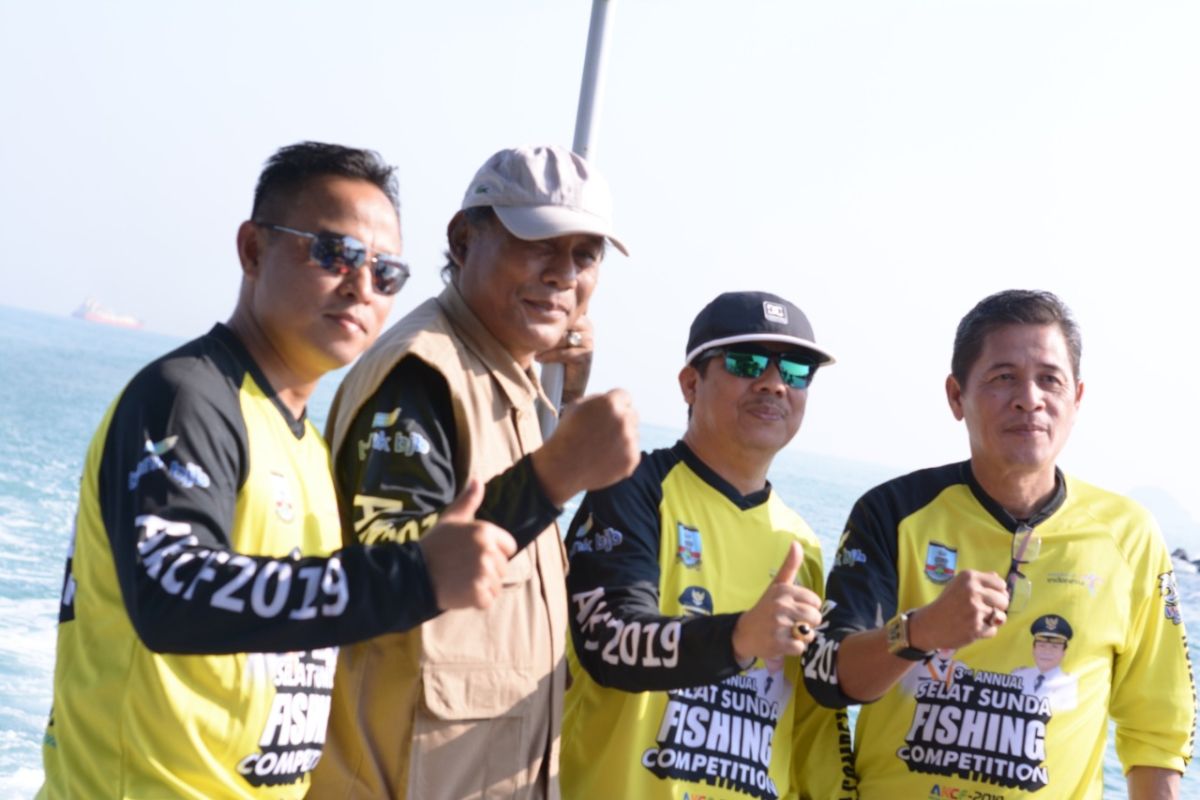 Pasca-tsunami, ratusan peserta antusias ikuti lomba mancing Selat Sunda 2019