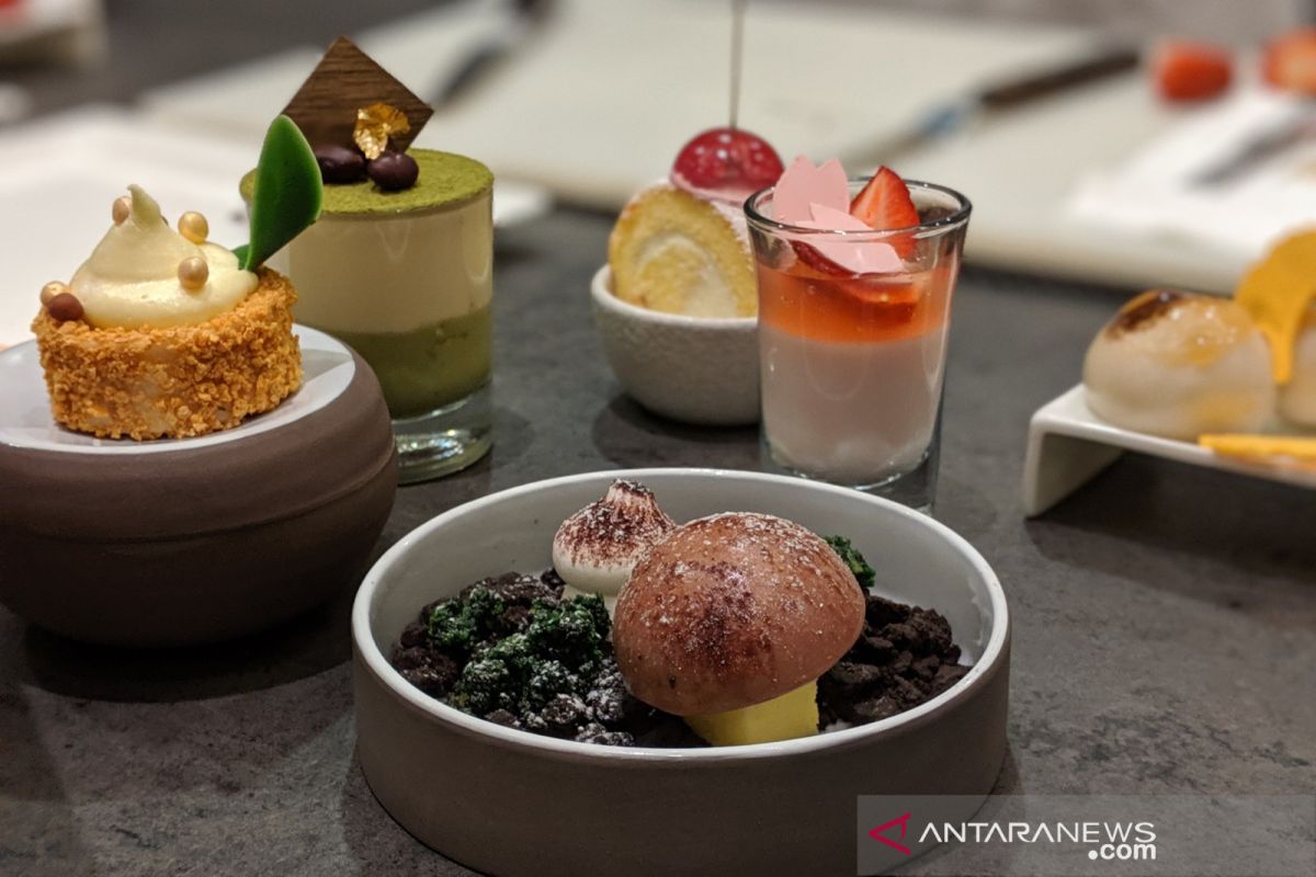 Cicipi cokelat "hutan jamur" dan panna cotta Sakura dari Osaka