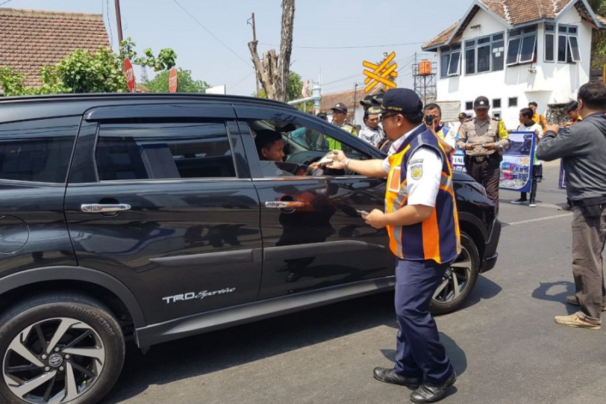 Daop 7 Madiun tutup 86 perlintasan tidak resmi terhitung 2018-Juni 2019