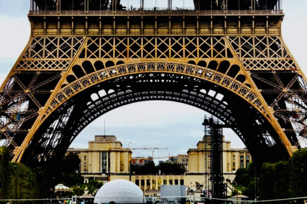 Wonderful Indonesia hiasi taxi di Paris sepanjang September