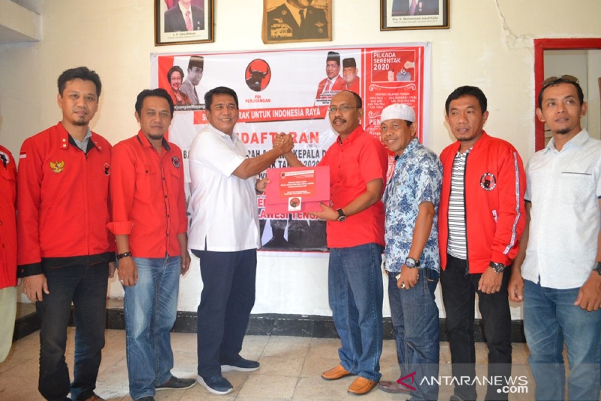 Setelah kembalikan berkas bacalon gubernur, Hasanuddin Atjo ditawari jadi kader PDIP