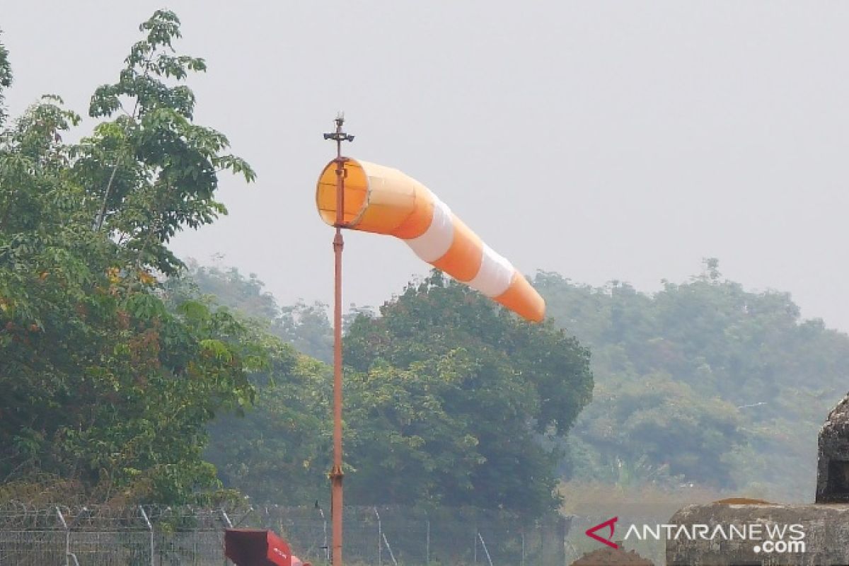 Kabut asap batalkan seluruh penerbangan di Bandara Melalan