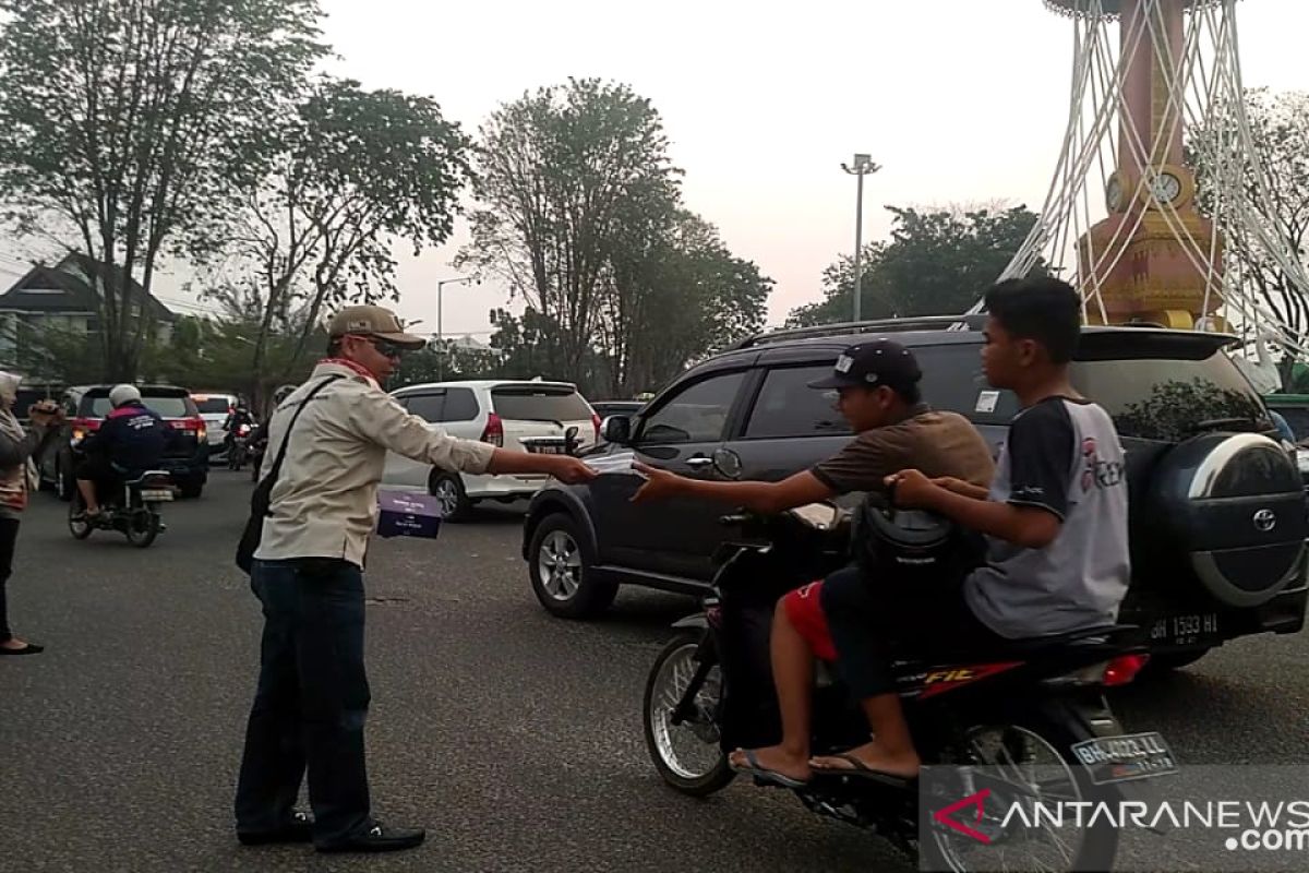 Peduli kabut asap, IJTI Jambi bagikan 2.000 masker kepada pengendara