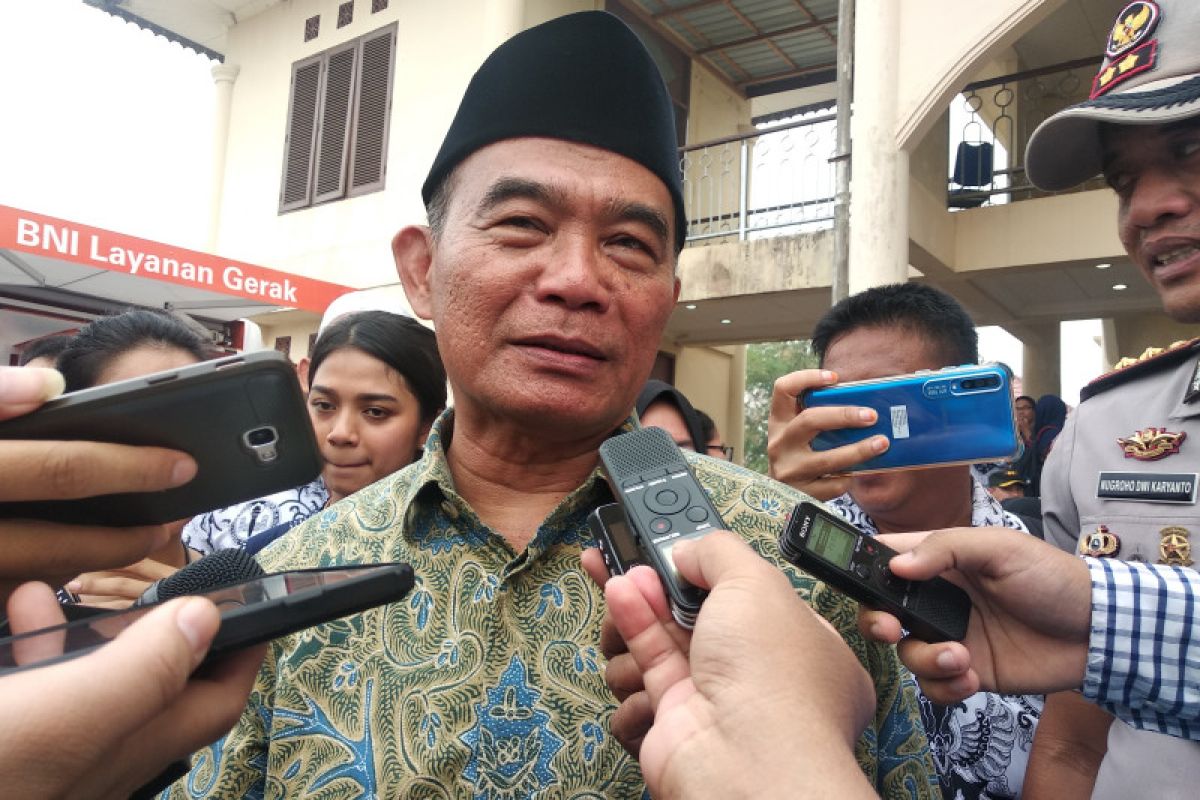 Mendikbud minta BOS tidak digunakan untuk bayar gaji