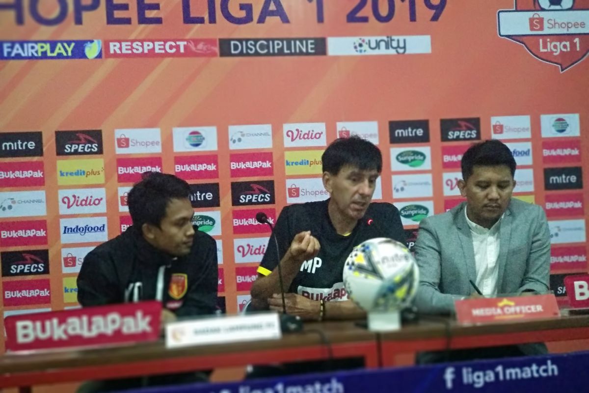 Milan Petrovick minta pemain Perseru-Badak Lampung bermain ngotot