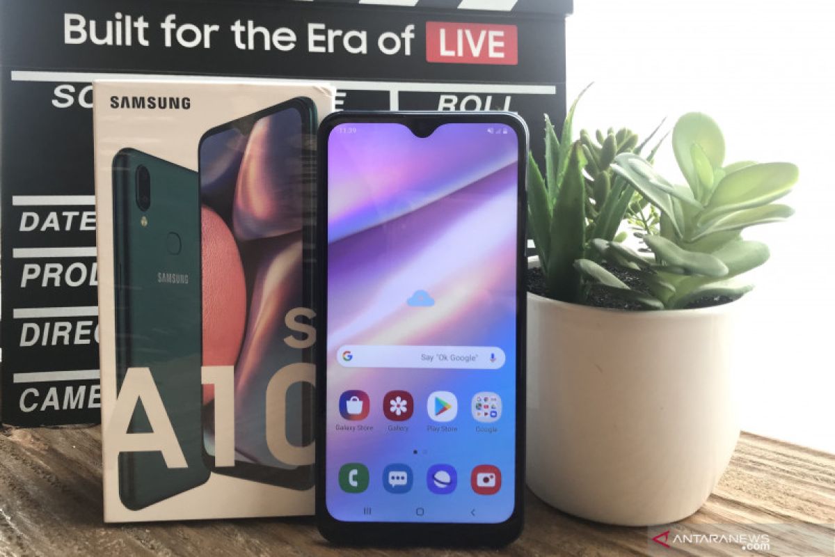 Kemarin, beda Galaxy A10s dan A10 serta perjuangan Laura Basuki