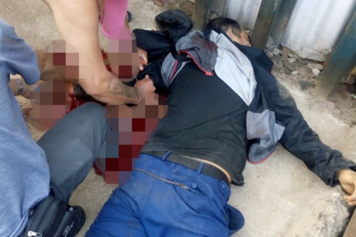 Pria berseragam TransJakarta coba bunuh diri di Jatinegara