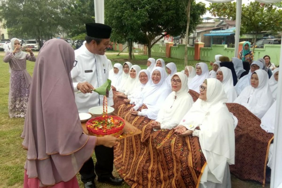 162 Jamaah haji-hajjah Simalungun ditepungtawari