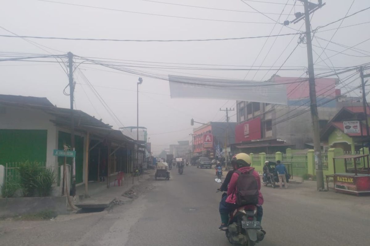 Hujan turun, kabut asap masih selimuti tiga daerah di Sumut