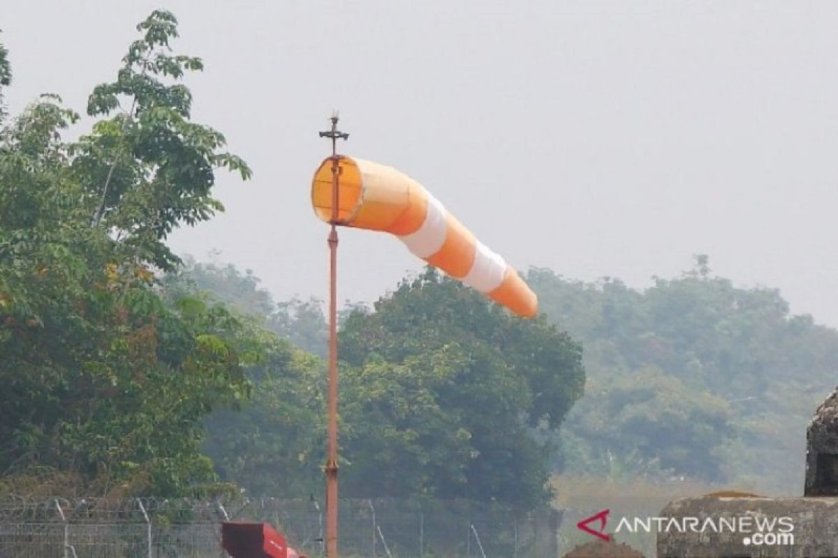 Kabut asap batalkan seluruh penerbangan di Bandara Melalan Kutai Barat