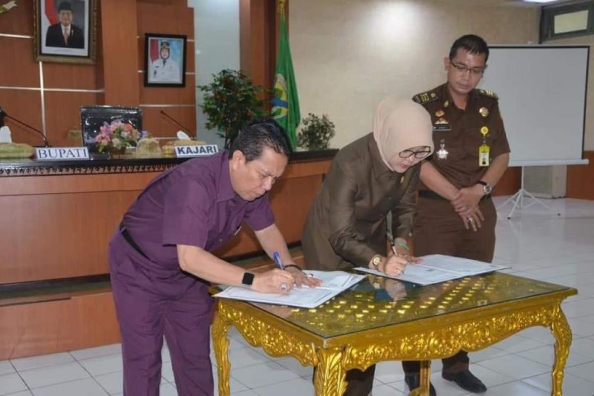 Kejaksaan-Pemkab Batanghari teken MoU pendampingan hukum perdata dan TUN