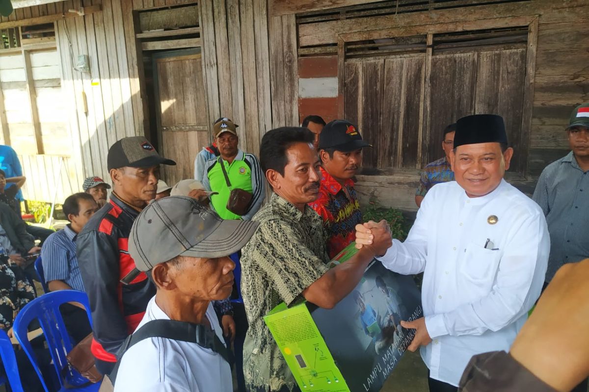 Govt disburses economic assistance to Hampang, Kotabaru