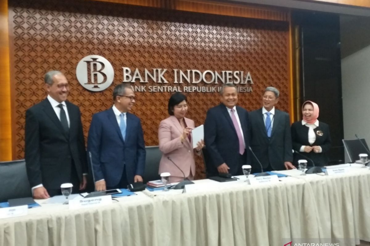 Gubernur BI minta perbankan jangan ulur waktu pangkas bunga kredit