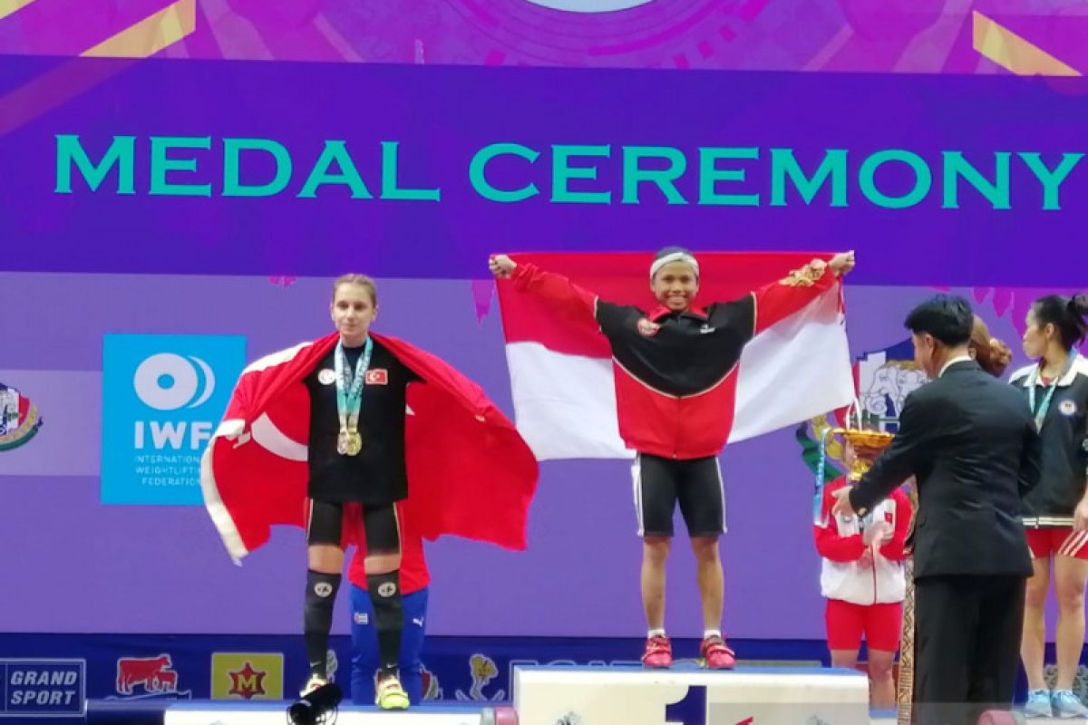 Di kejuaraan dunia Thailand, lifter Lisa Setiawati sumbang emas pertama