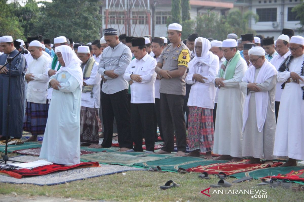 Ribuan Masyarakat Tapin Laksanakan Sholat Minta Hujan