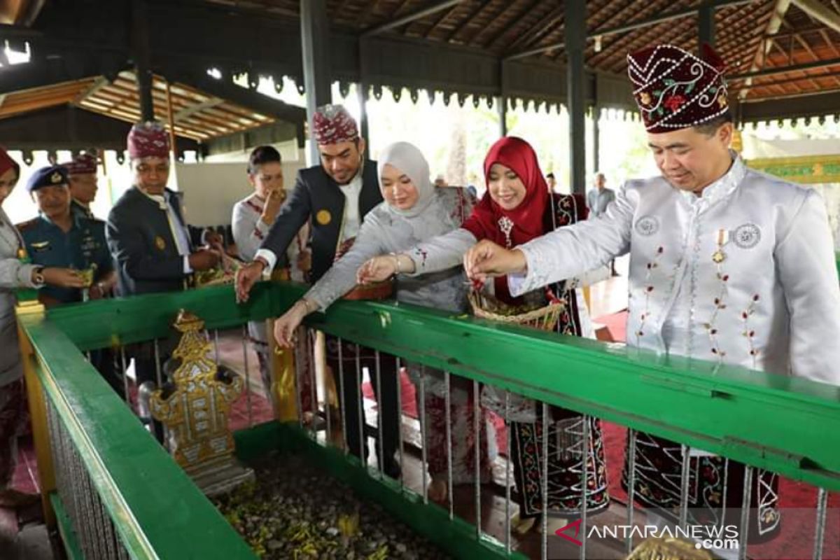 Lapsus- DPRD Banjarmasin ziarah ke makam Sultan Suriansyah