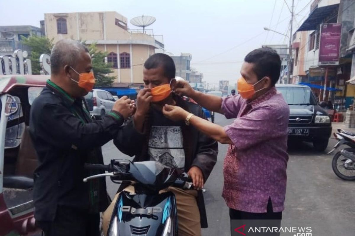 Akibat kabut asap, BPBD Tapanuli Selatan bagikan ribuan masker