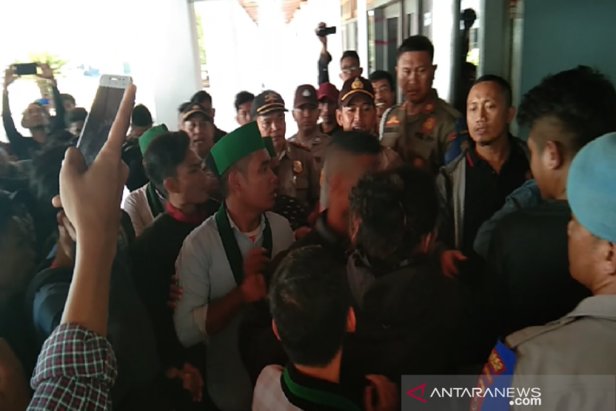 HMI Cabang Kendari unjuk rasa tolak revisi UU KPK