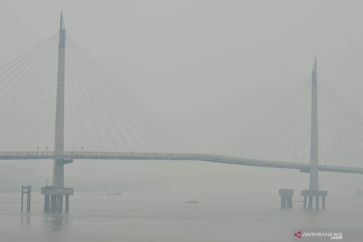 Kabut asap kian pekat, Jembatan Gentala Arasy kerap menghilang