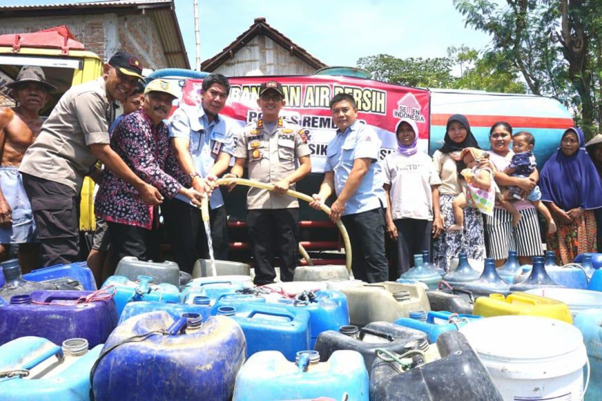 Droping 80 ribu meter kubik air bersih, bantu ribuan warga belasan kecamatan