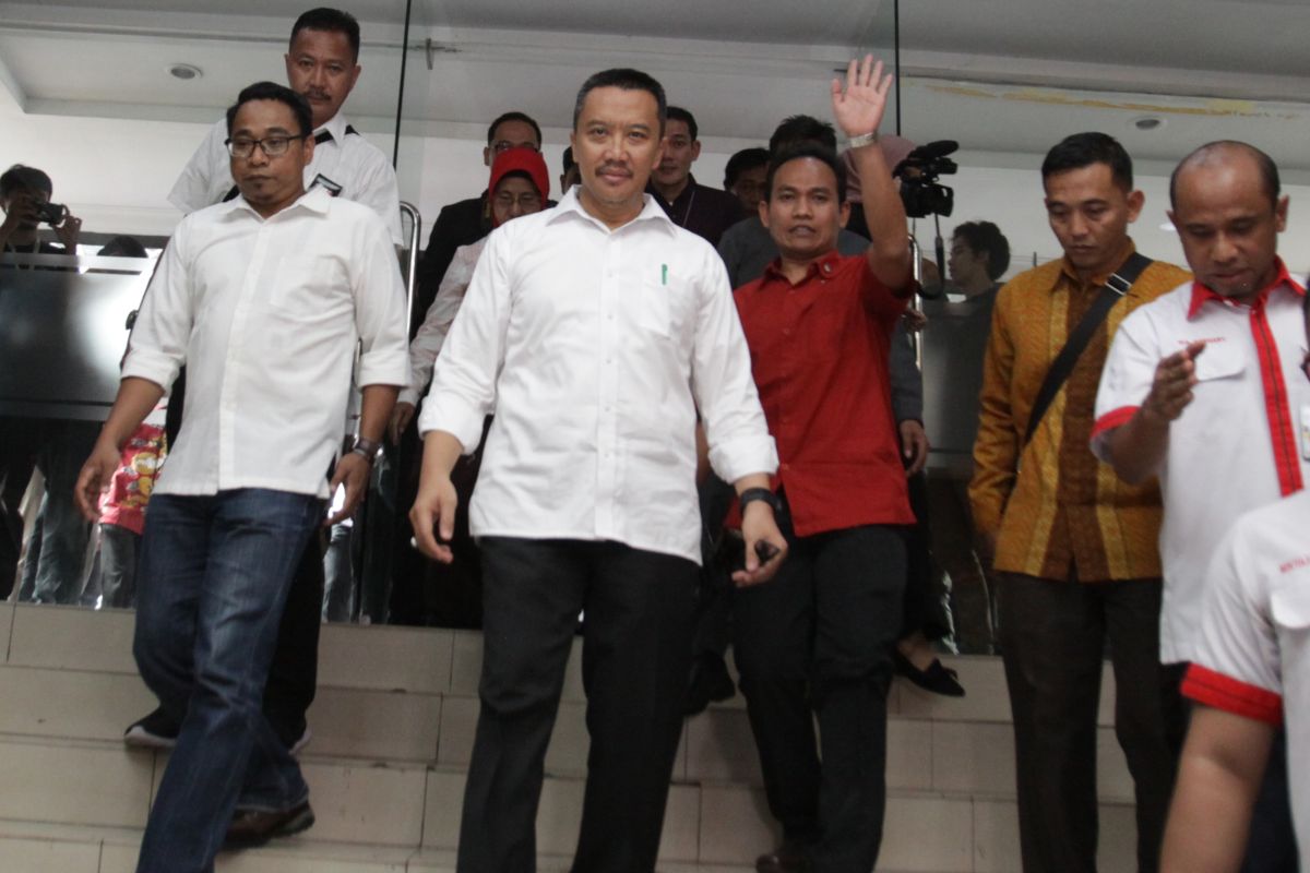 KPK duga uang suap Menpora juga mengalir ke pihak lain