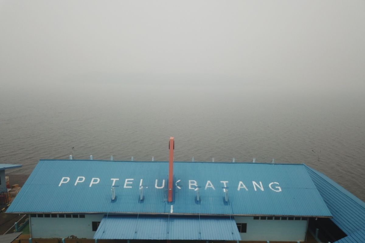 Kabut asap tebal, ganggu aktivitas nelayan di Kayong Utara
