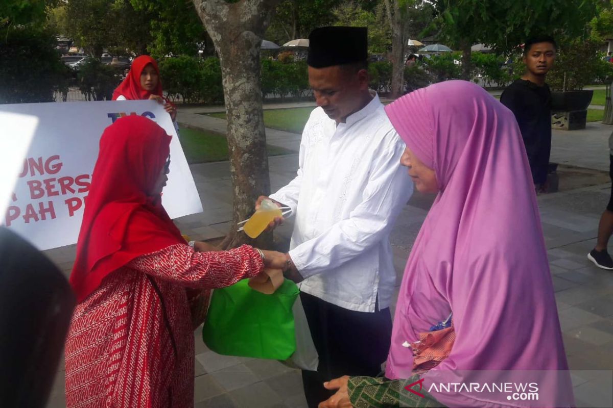 Istri karyawan pengelola Borobudur kampanye pengurangan plastik