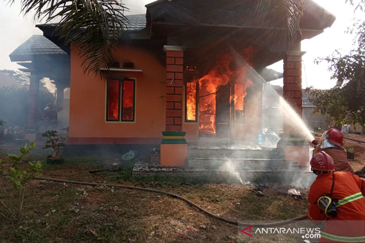 Ditinggal ke pasar, rumah warga Kota Bengkulu ludes dilahap api