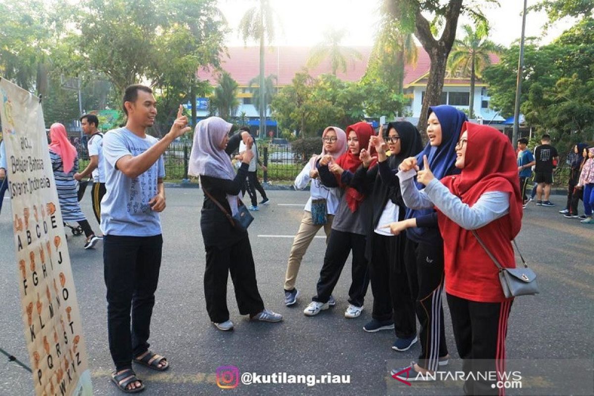 Kutilang edukasi masyarakat agar bisa menjadi juru bicara isyarat handal