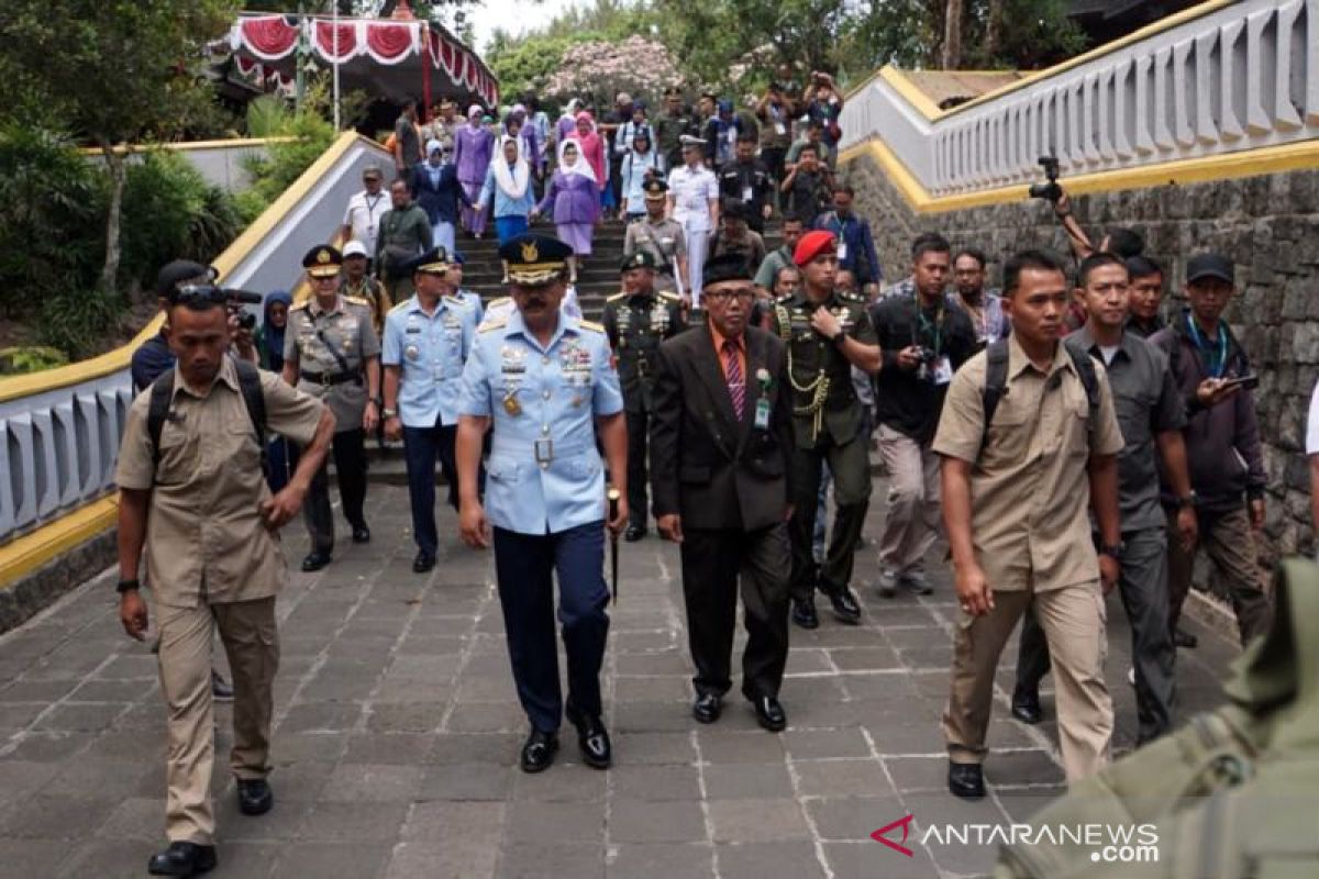 Panglima TNI ziarah ke makam Soeharto