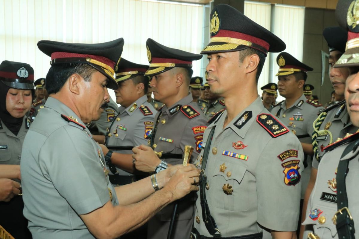 Kapolda lantik 13 Kapolres di lingkungan Polda Sumbar