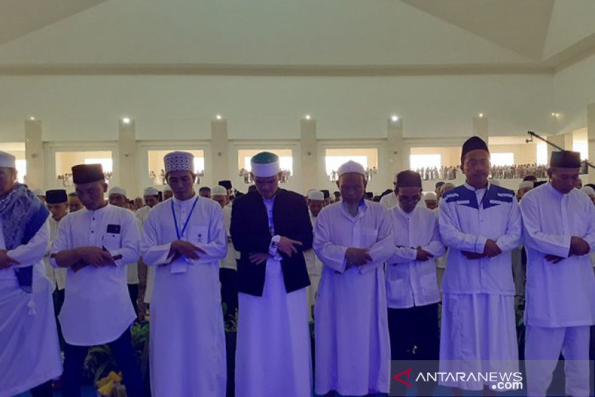 Asap Karhutla - Warga Batam laksanakan Shalat Istisqa